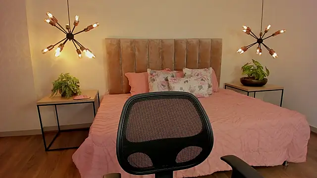 Abriil cutee online show from 9, 2, 2026