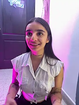 Snapshot of Abriil_cutee chatting on 3, 6, 2026 Abriil cutee online show from 3, 6, 2026