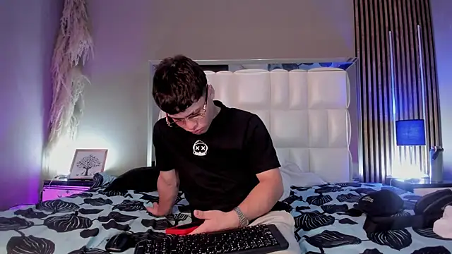 Roger And Ramona online show from 19, 4, 2026