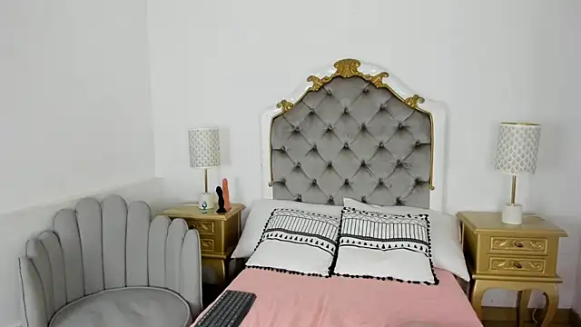 paulina lux online show from 7, 2, 2026