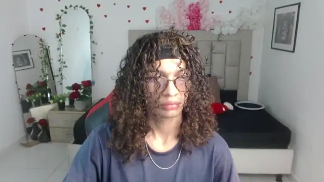 Snapshot of Axel_fox77 chatting on 9, 6, 2026 Axel fox77 online show from 9, 6, 2026