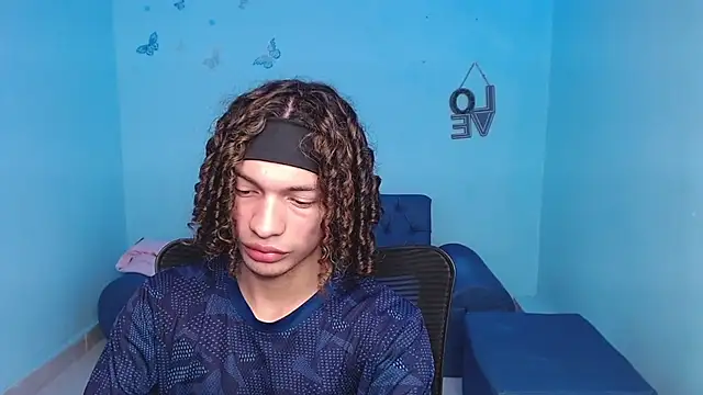 Snapshot of Axel_fox77 chatting on 3, 8, 2026 Axel fox77 online show from 3, 8, 2026