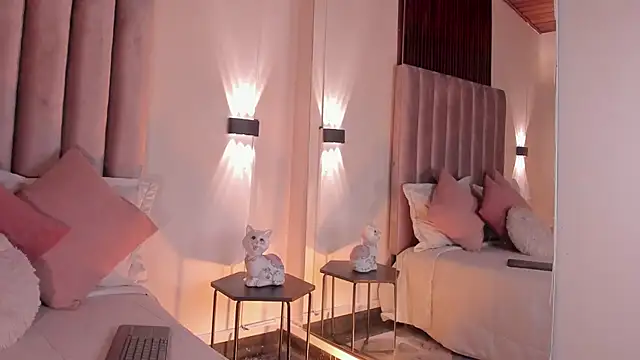 Isis Moon online show from 11, 4, 2026