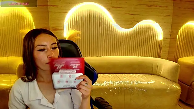 Snapshot of katalina_r_ chatting on 6, 5, 2026 katalina r online show from 6, 5, 2026