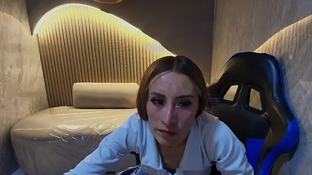 katalina r  online show from 6, 4, 2026