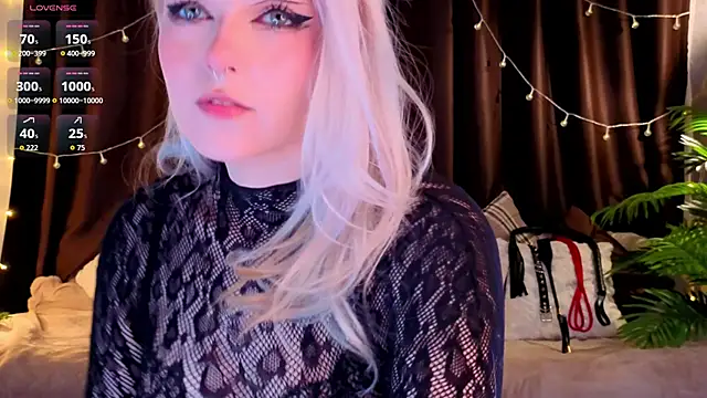 ShyniAlice online show from 25, 5, 2026