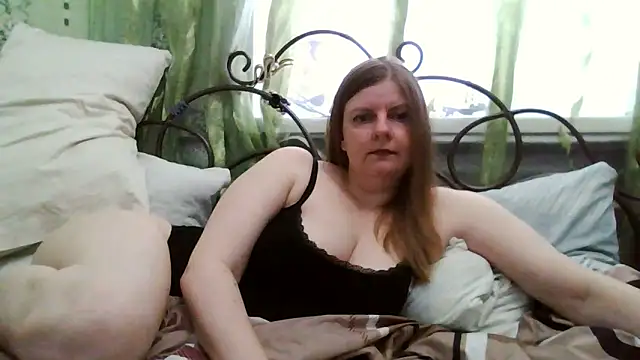 Snapshot of DarkRose0104 chatting on 8, 6, 2026 DarkRose0104 online show from 8, 6, 2026