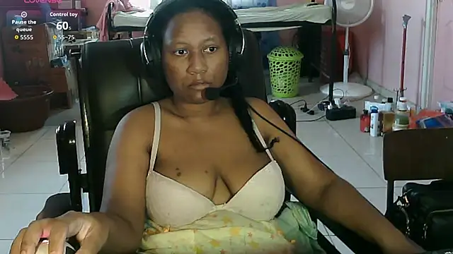Snapshot of Eirondra_valeen chatting on 25, 5, 2026 Eirondra valeen online show from 25, 5, 2026