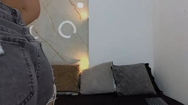 Laura Miller1 online show from 15, 2, 2026