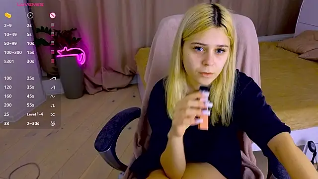 ApheliaStar online show from 3, 2, 2026