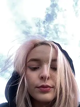 aka Blonde online show from 26, 3, 2026