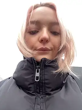 aka Blonde online show from 29, 3, 2026