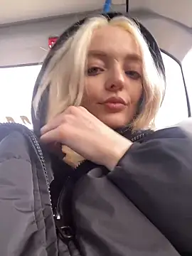 aka Blonde online show from 16, 4, 2026