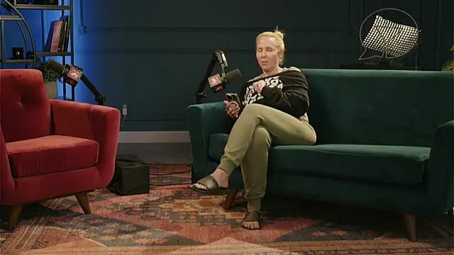 hollyrandall online show from 16, 4, 2026