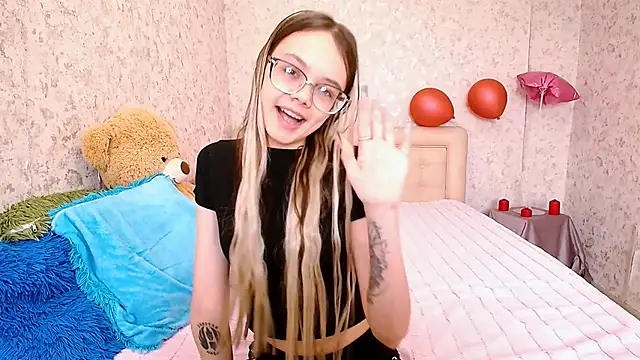 LolliStrawberry online show from 26, 3, 2026