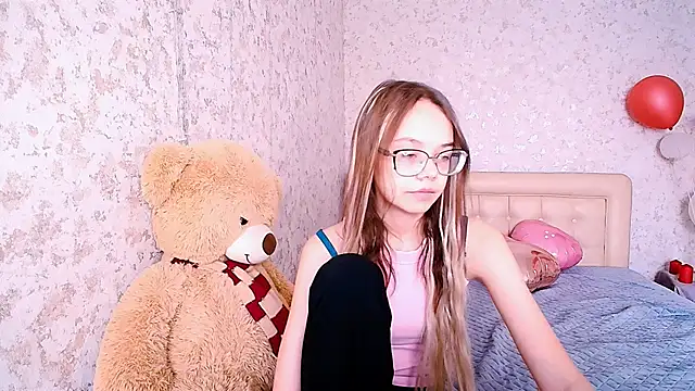 LolliStrawberry online show from 7, 3, 2026