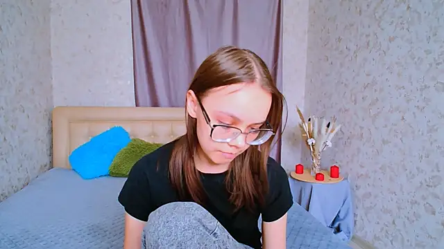 LolliStrawberry online show from 10, 4, 2026