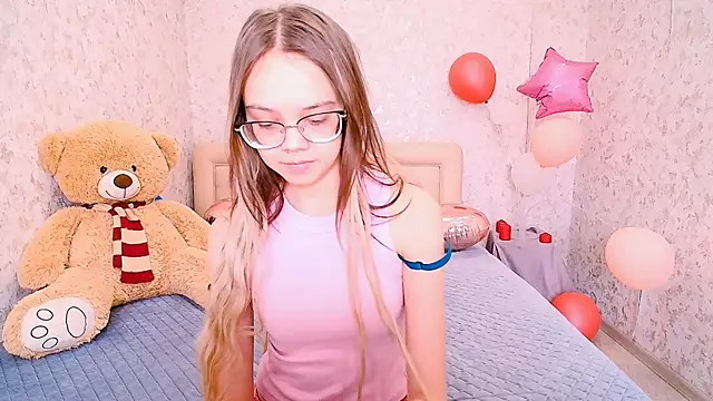 LolliStrawberry online show from 9, 3, 2026