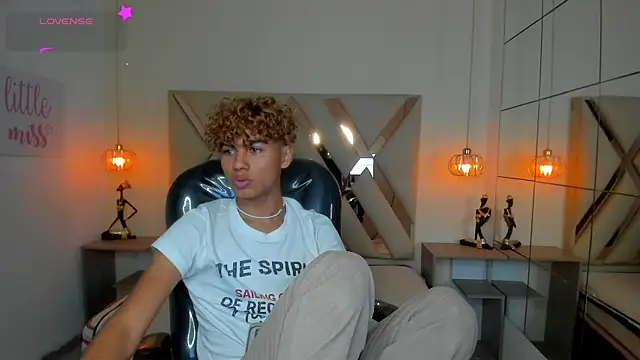 Anyelo Twink online show from 10, 7, 2026