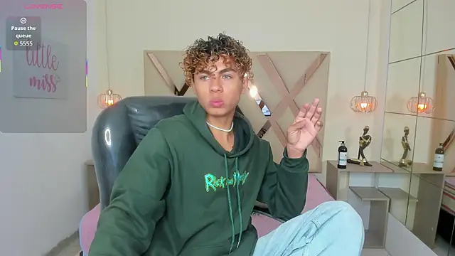 Anyelo Twink online show from 9, 5, 2026