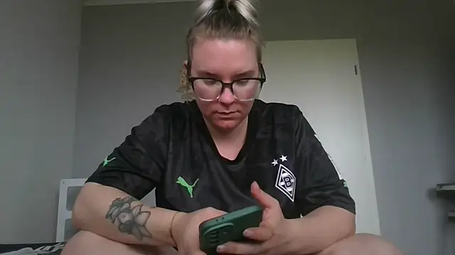 MinchenBienchen98 online show from 10, 2, 2026