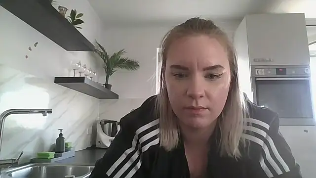 MinchenBienchen98 online show from 26, 2, 2026