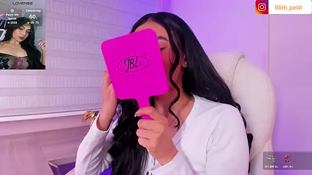 lilith petit  online show from 13, 4, 2026