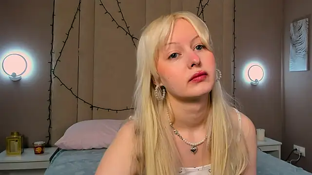 AdeleSilvy online show from 18, 4, 2026