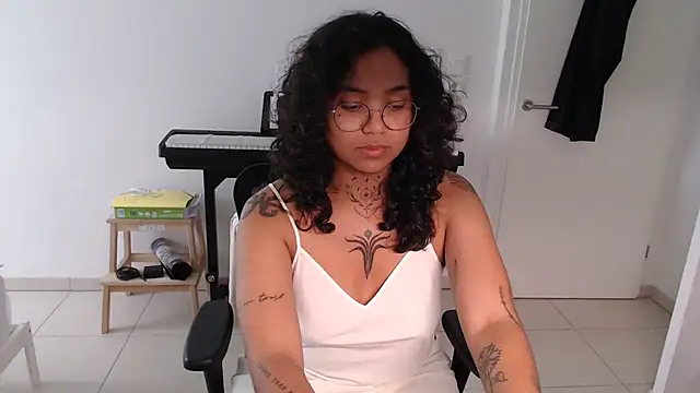 Snapshot of therealsun8 chatting on 11, 5, 2026 therealsun8 online show from 11, 5, 2026
