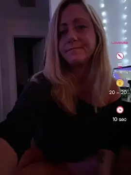 Snapshot of FoxyMillie chatting on 26, 6, 2026 FoxyMillie online show from 26, 6, 2026