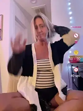 Snapshot of FoxyMillie chatting on 19, 6, 2026 FoxyMillie online show from 19, 6, 2026