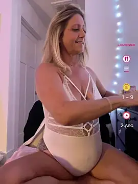 Snapshot of FoxyMillie chatting on 21, 6, 2026 FoxyMillie online show from 21, 6, 2026
