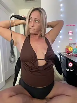 Snapshot of FoxyMillie chatting on 27, 6, 2026 FoxyMillie online show from 27, 6, 2026