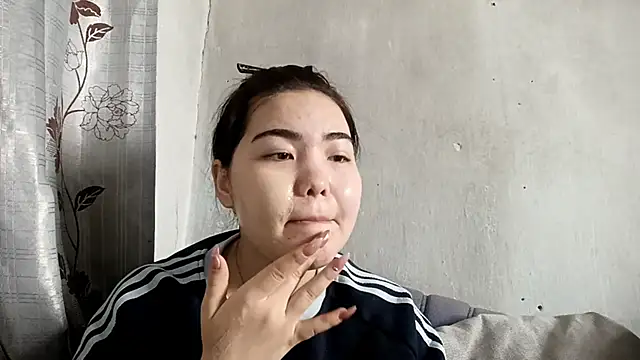 MollyAsian online show from 15, 2, 2026