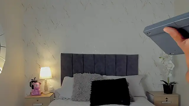 Antonella Coruso online show from 7, 2, 2026