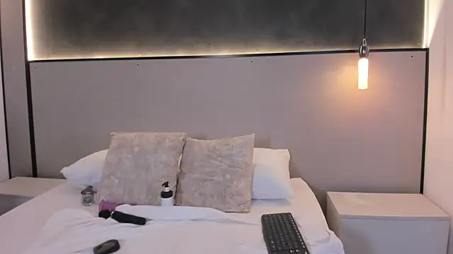 mia slora online show from 20, 4, 2026