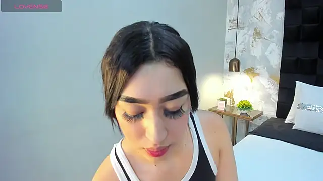 emily clarkk  online show from 4, 3, 2026