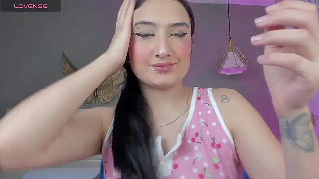 emma hiltonn  online show from 21, 4, 2026