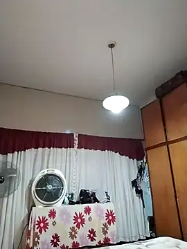 Juguetonafogosa5 online show from 15, 3, 2026