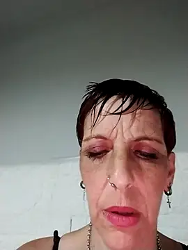 Juguetonafogosa5 online show from 4, 2, 2026