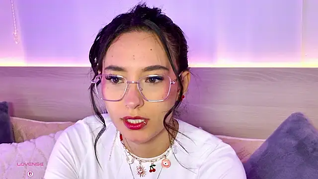 Snapshot of AliceeBloom chatting on 1, 2, 2026 AliceeBloom online show from 1, 2, 2026