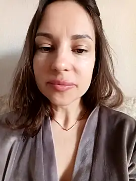Snapshot of She-Moon chatting on 4, 5, 2026 She-Moon online show from 4, 5, 2026