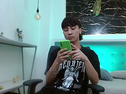 XanderGrey8 online show from 4, 2, 2026