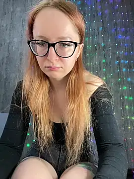 coy girl  online show from 5, 2, 2026