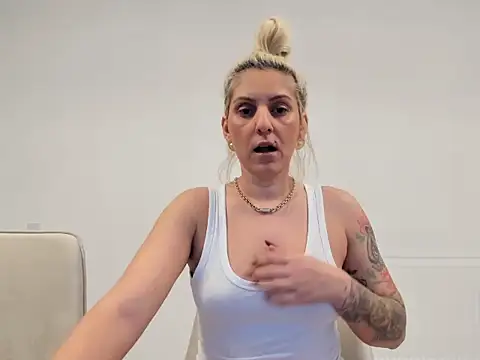 EvelynEvyyy online show from 5, 2, 2026