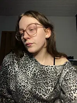 YoungLisaa18 online show from 9, 2, 2026