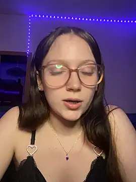 YoungLisaa18 online show from 23, 2, 2026