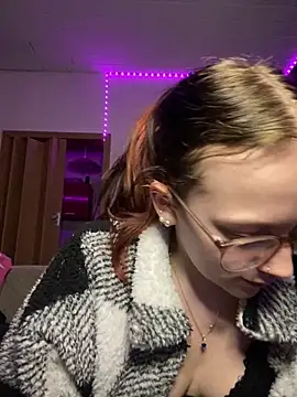 YoungLisaa18 online show from 17, 2, 2026