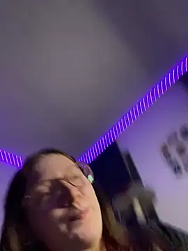 YoungLisaa18 online show from 2, 2, 2026