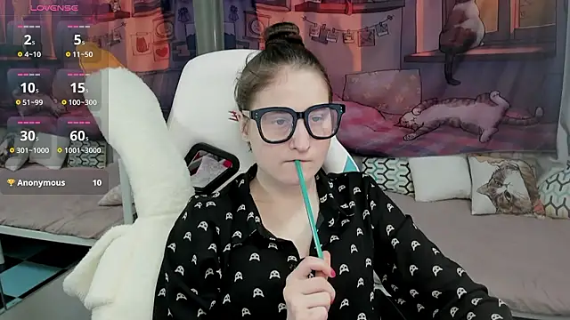 KiraDuvall online show from 12, 2, 2026